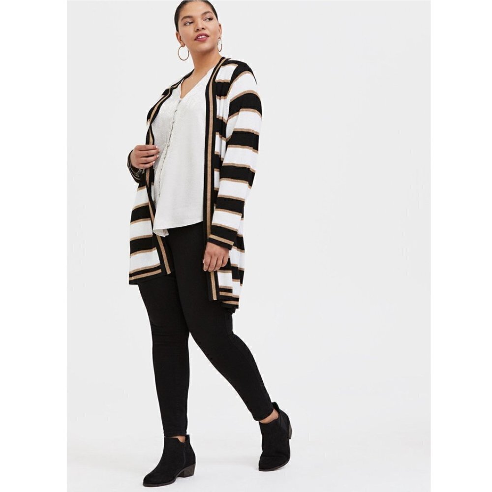 Torrid Ivory Jacquard Button Front Blouse - Picture 4 of 8